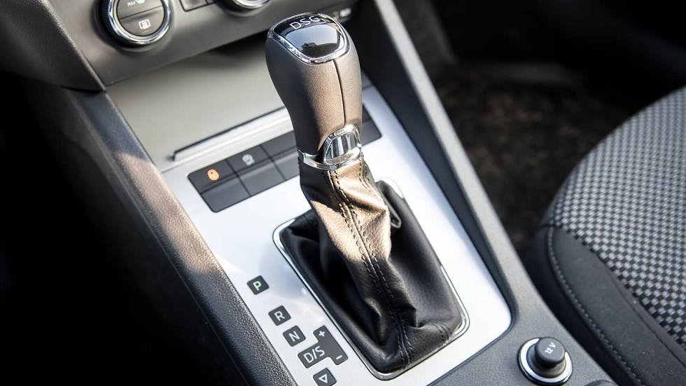 642ec4f685af6be2a9e797e1 d86e446c81b2833b4c95ba9e374f883f5c535d7c levier vitesse voiture automatique